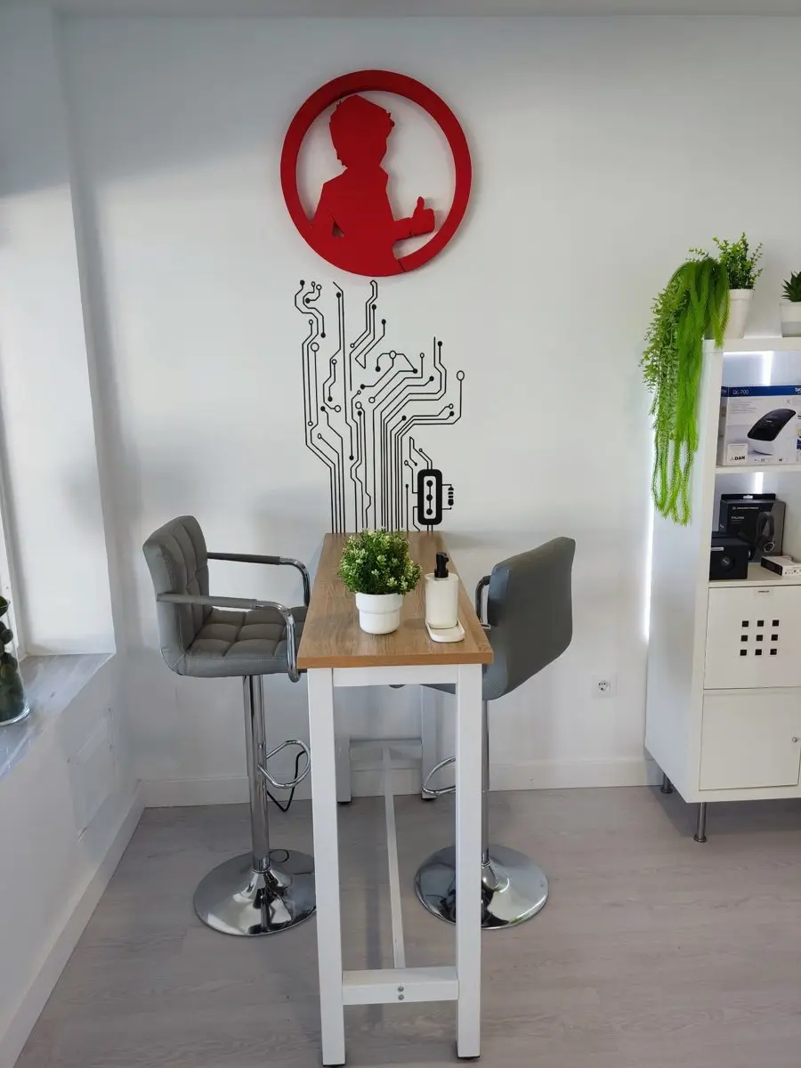 Atención al cliente en el taller de TU INFORMÁTICO SAT